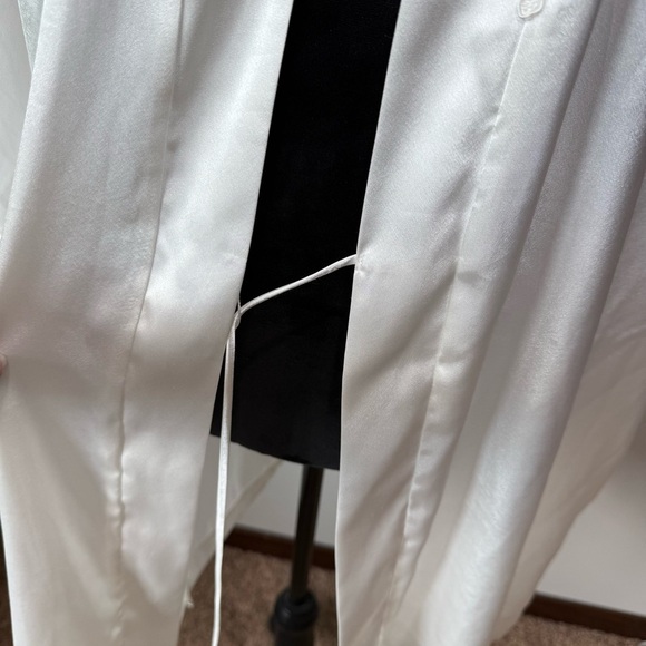 Dentelle White Satin & Lace Short Robe – Size Large - Picture 4 of 8